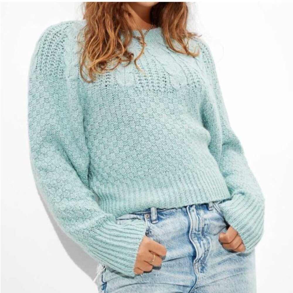 American Eagle cable knit crew neck sweater mint green size small